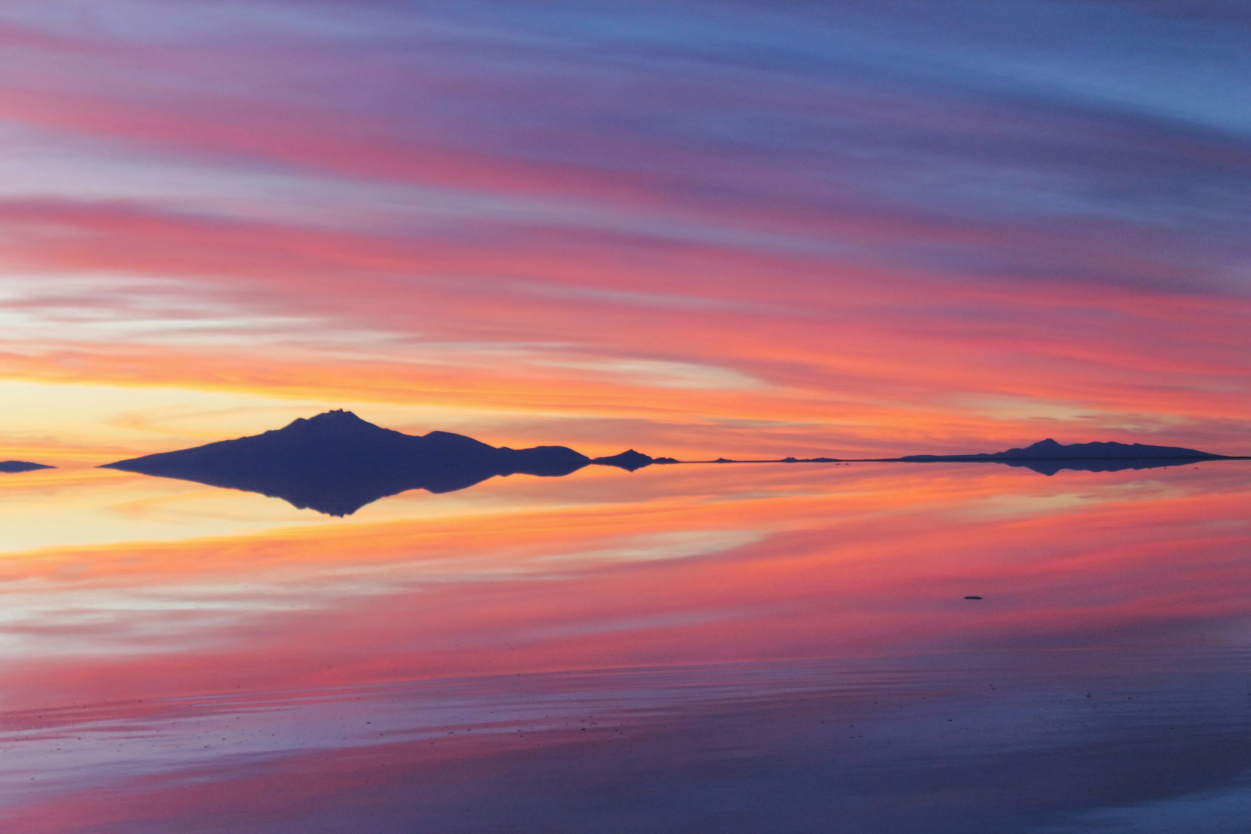 LSM   Explora Experience: Atacama Desert & Uyuni Salt Flats Recce from May 4 - 12, 2025