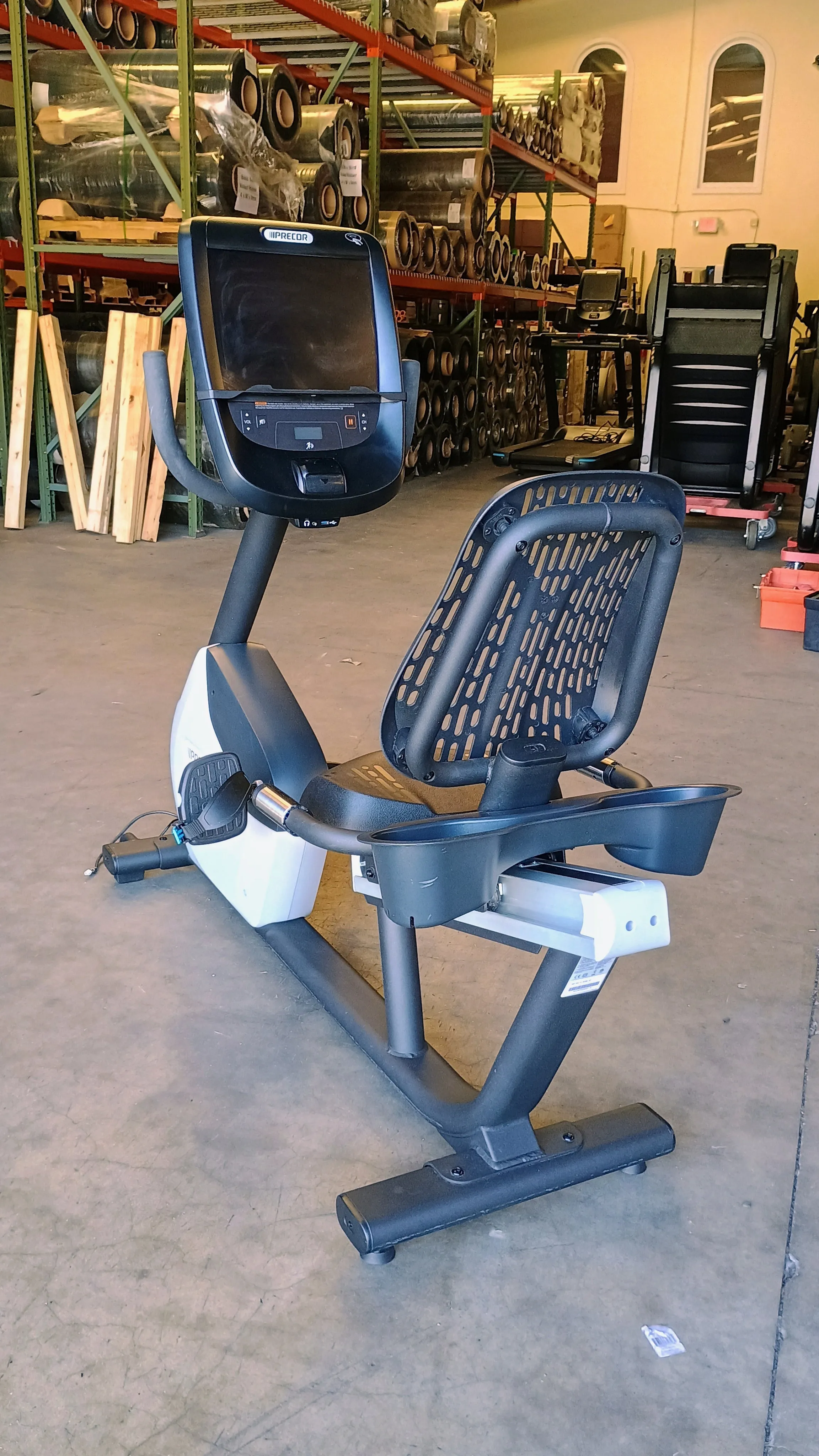 Precor RBK Recumbent Bike 685-665-635 w/ P82 Console (USED)