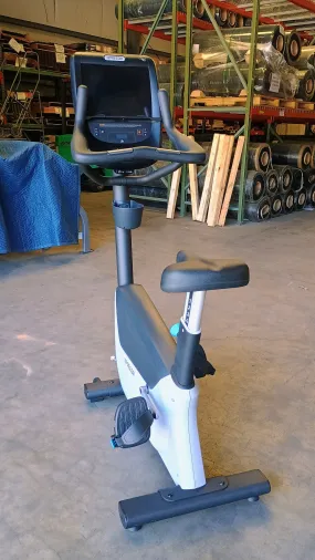 Precor UBK Upright Bike 685-665-635 w/ P82 Console (USED)