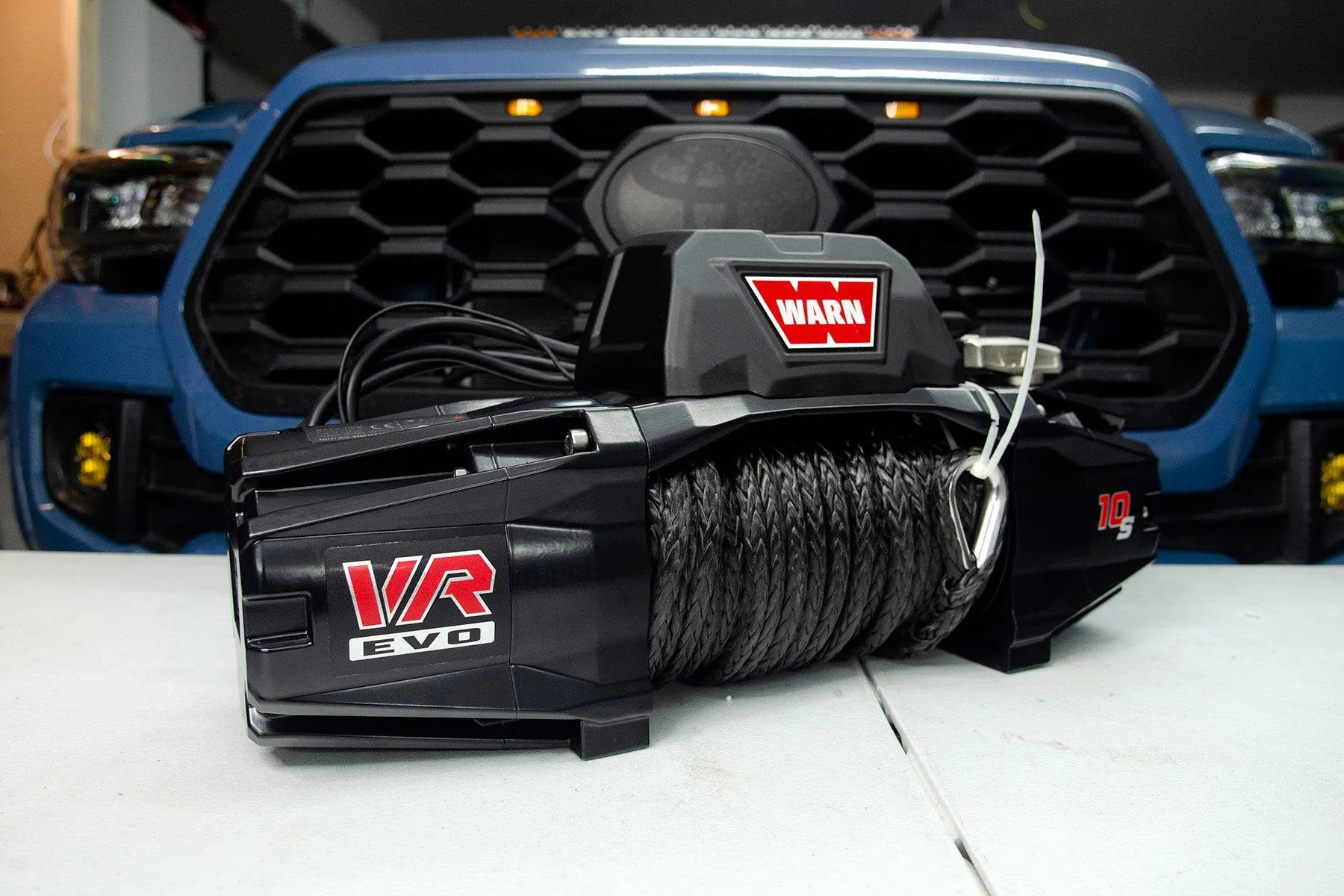 Warn VR EVO 10-S 10,000lb Winch w/ Synthetic Cable (103253)